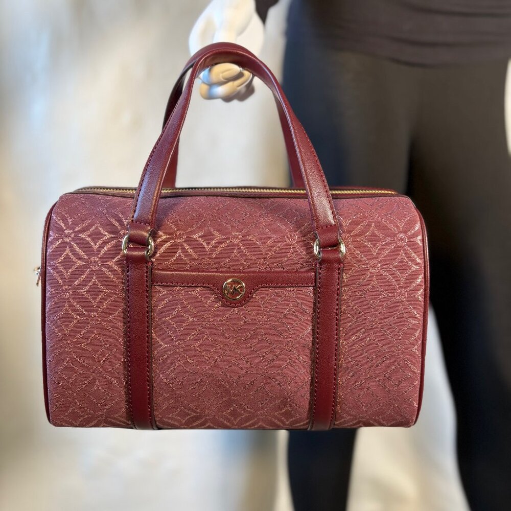 MICHAEL KORS TRAVEL DUFFLE SATCHEL BAG